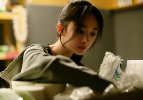 密室大逃脱杨幂的卫衣是什么牌子