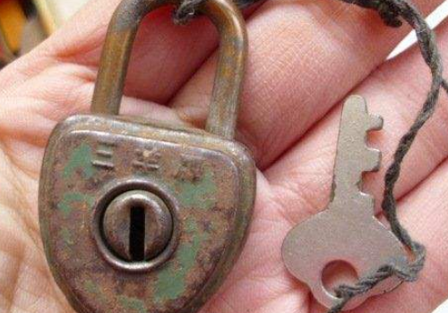 为什么有人要反复检查门是否锁好 老是觉得门忘了锁了怎么治